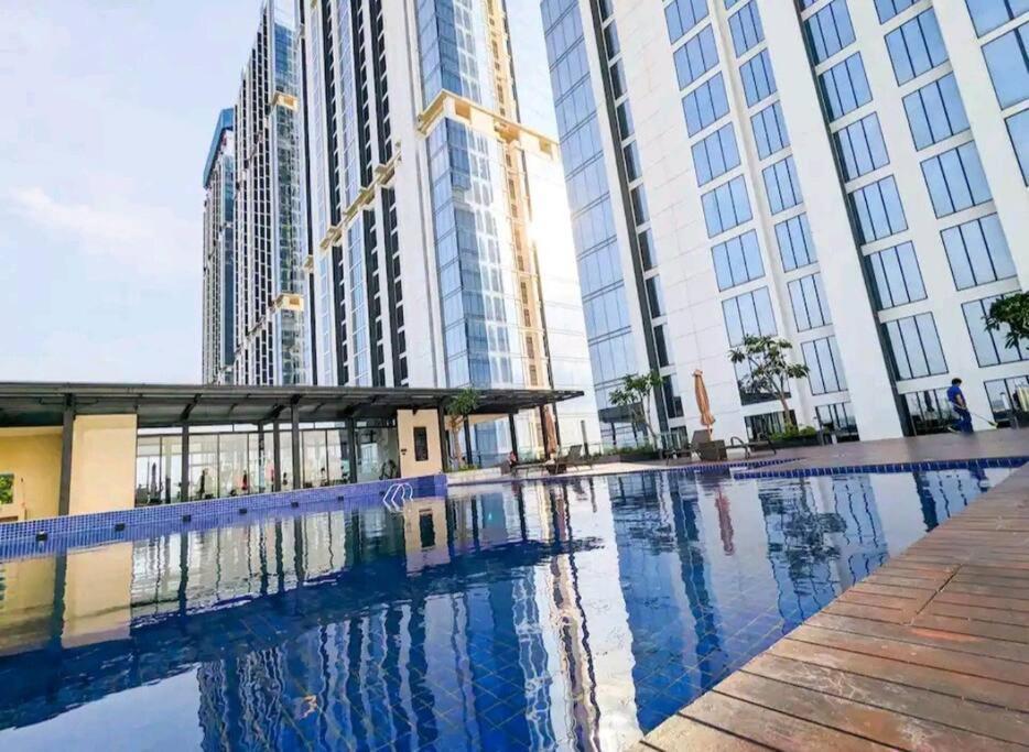 Apartemen Arev Seaview At Pollux Habibie Bluhen Tower 2502 Batam