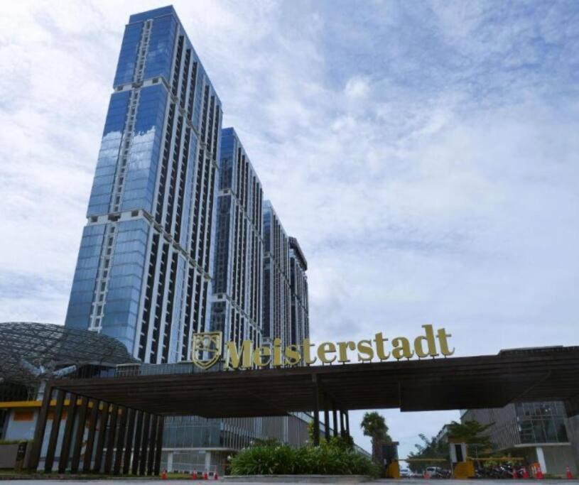 Apartemen Arev Seaview At Pollux Habibie Bluhen Tower 2502 *