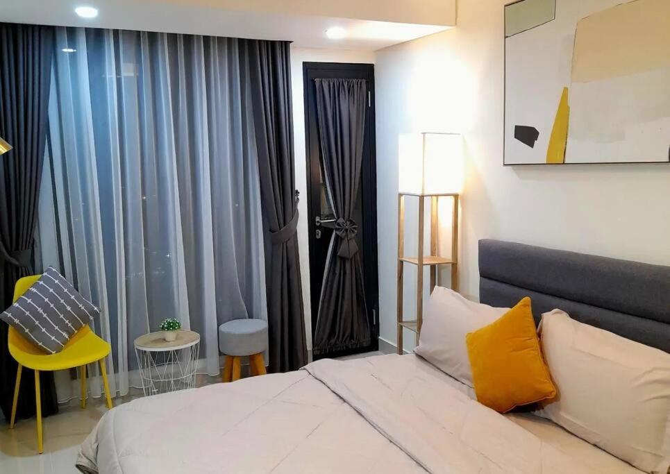 Arev Seaview At Pollux Habibie Bluhen Tower 2502 Batam