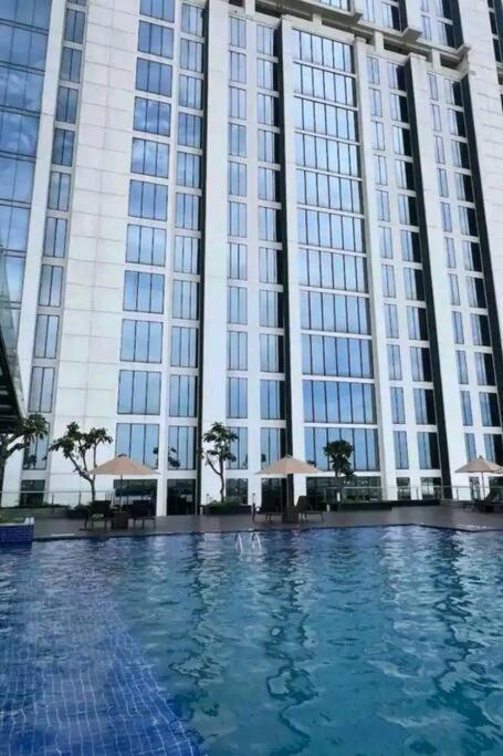 Apartemen Arev Seaview At Pollux Habibie Bluhen Tower 2502 Batam